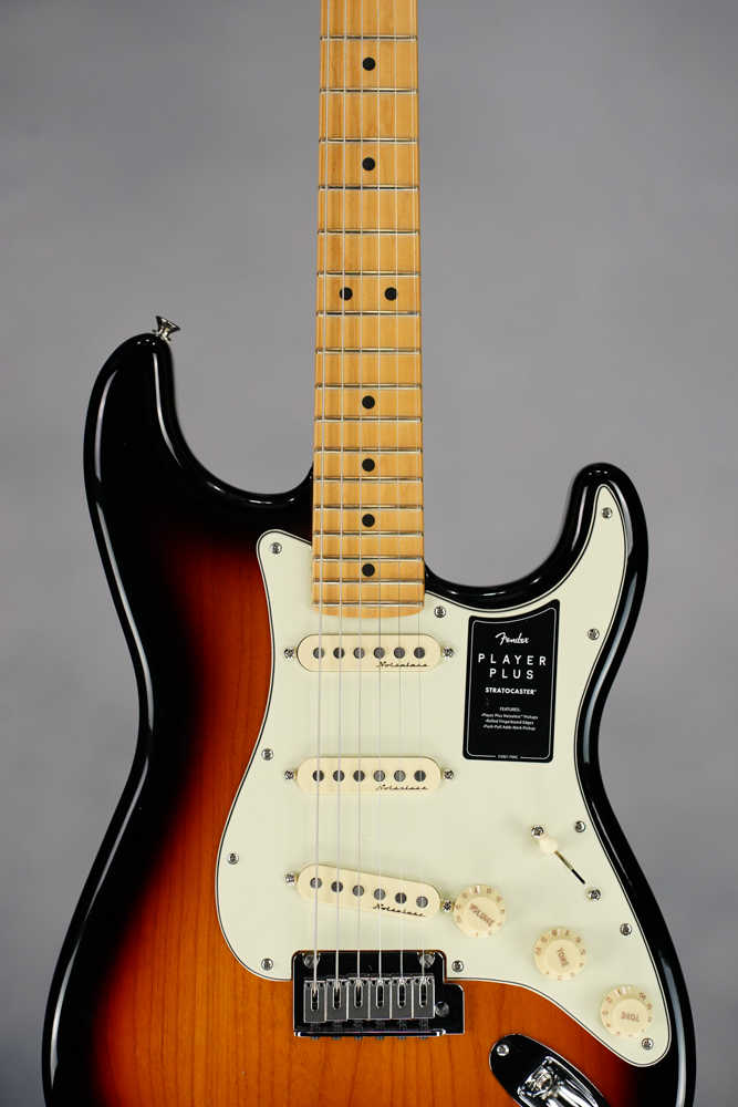 Player Plus Stratocaster, Maple Fingerboard, 3-Color Sunburst