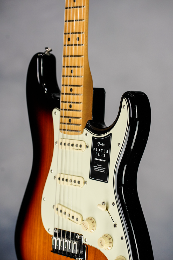 Player Plus Stratocaster, Maple Fingerboard, 3-Color Sunburst