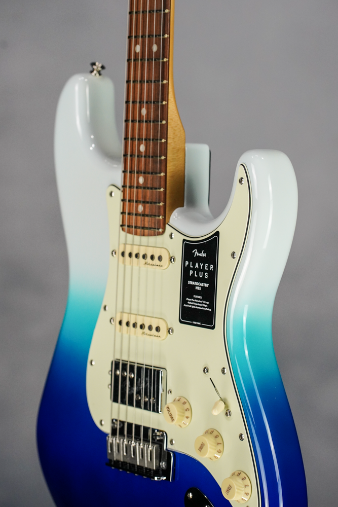 Player Plus Stratocaster HSS, Pau Ferro Fingerboard, Belair Blue