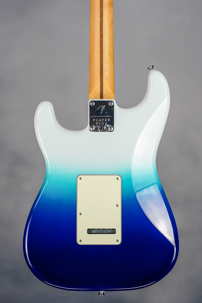 Player Plus Stratocaster HSS, Pau Ferro Fingerboard, Belair Blue