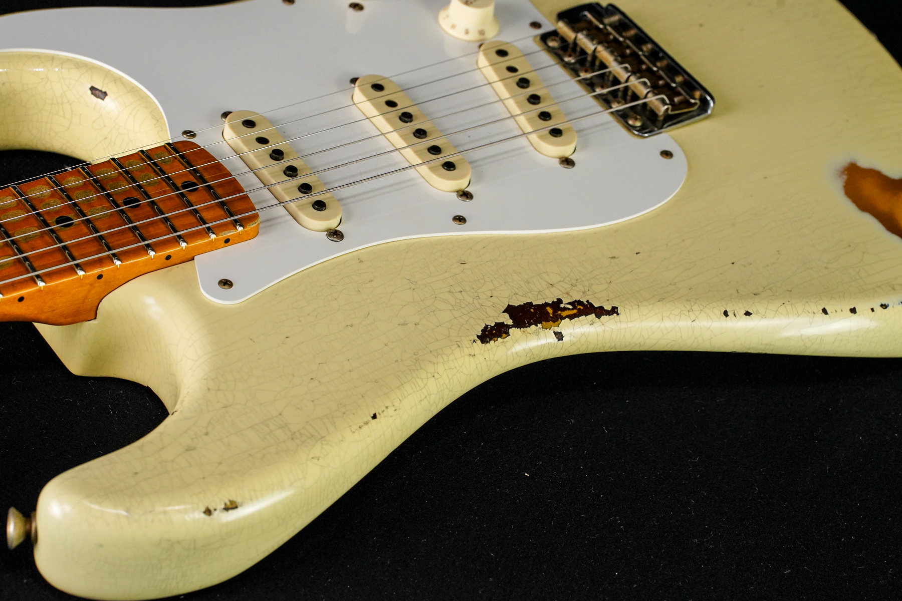 CUSTOM SHOP 1956 STRATOCASTER - HEAVY RELIC VINTAGE WHITE OVER SUNBURST