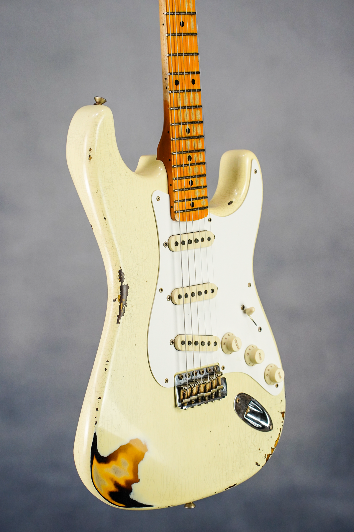 CUSTOM SHOP 1956 STRATOCASTER - HEAVY RELIC VINTAGE WHITE OVER SUNBURST