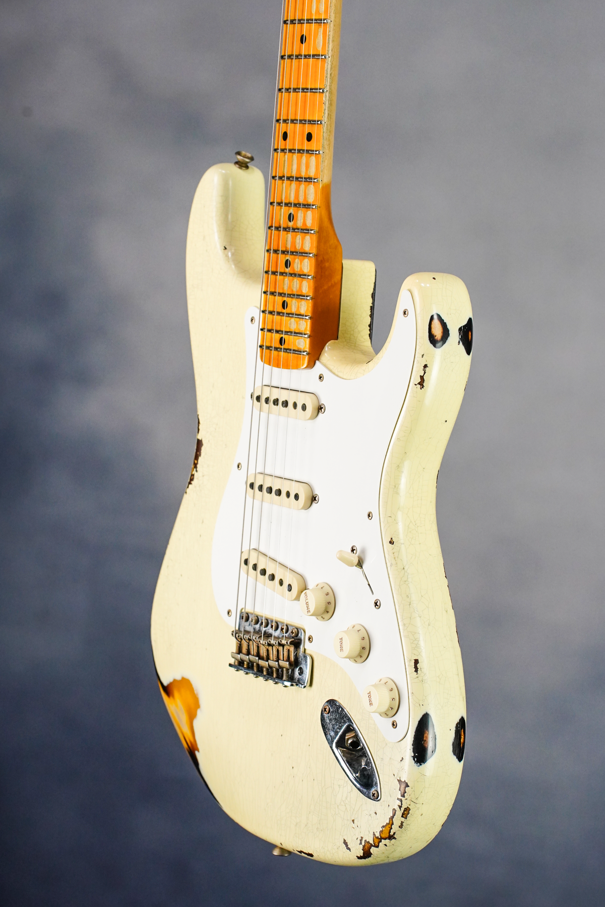 CUSTOM SHOP 1956 STRATOCASTER - HEAVY RELIC VINTAGE WHITE OVER SUNBURST