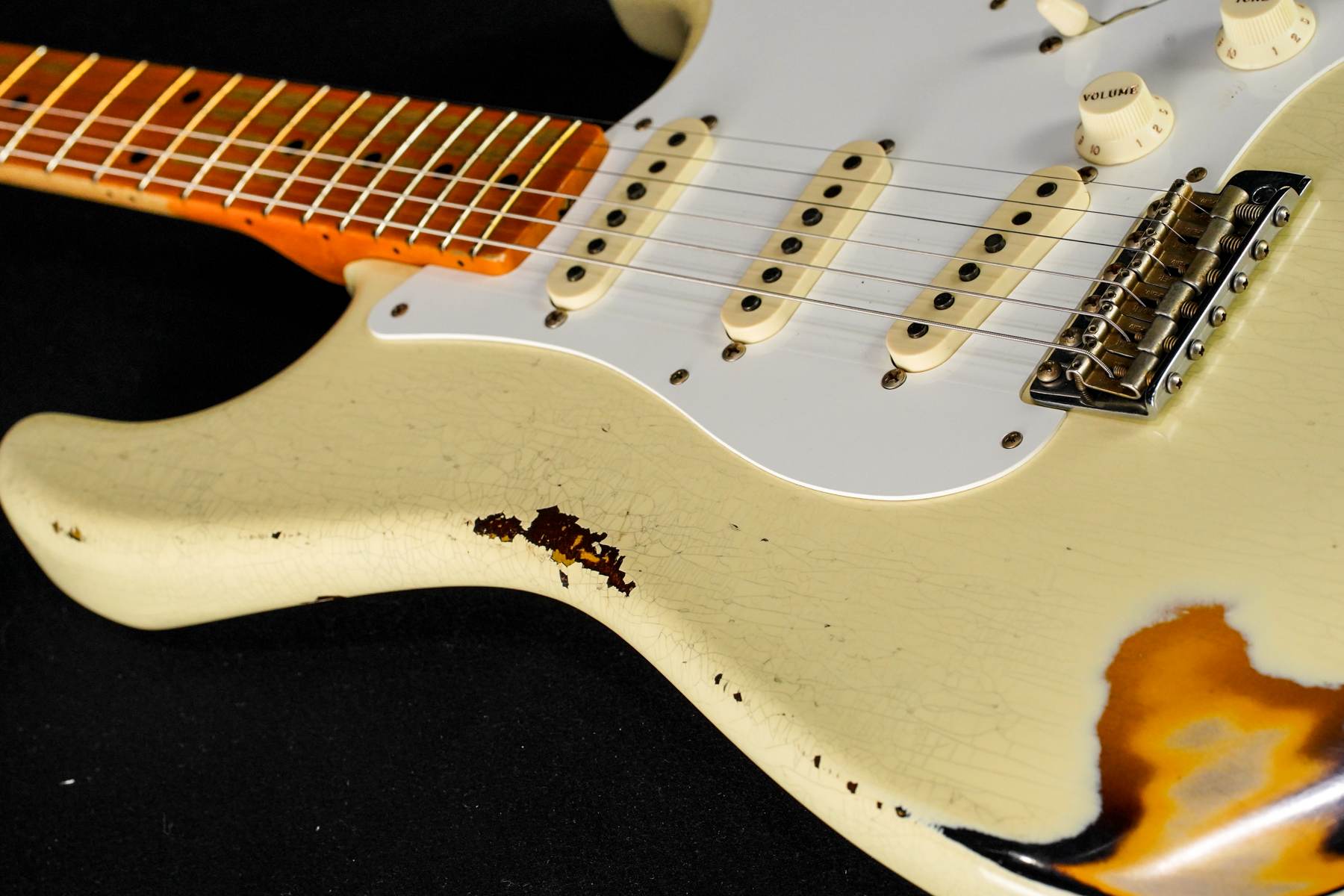 CUSTOM SHOP 1956 STRATOCASTER - HEAVY RELIC VINTAGE WHITE OVER SUNBURST