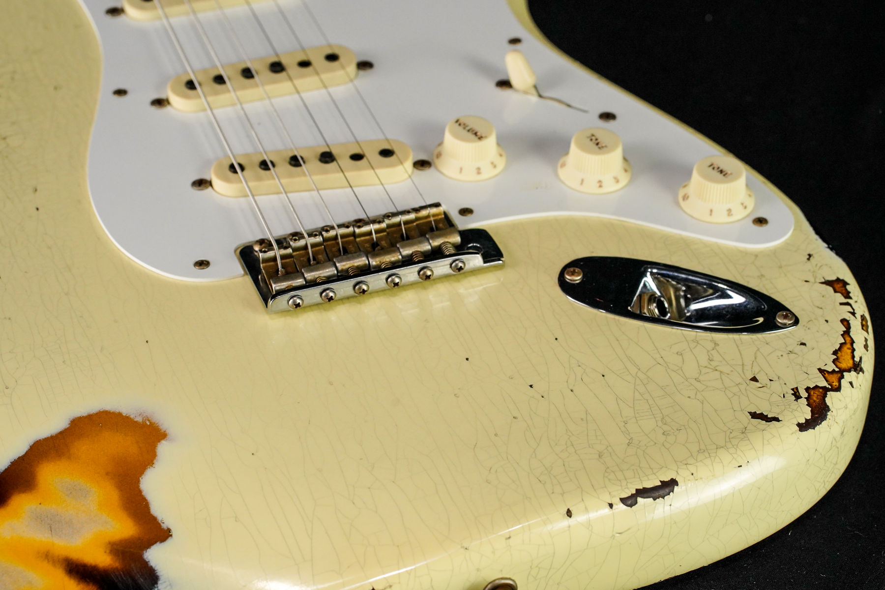 CUSTOM SHOP 1956 STRATOCASTER - HEAVY RELIC VINTAGE WHITE OVER SUNBURST