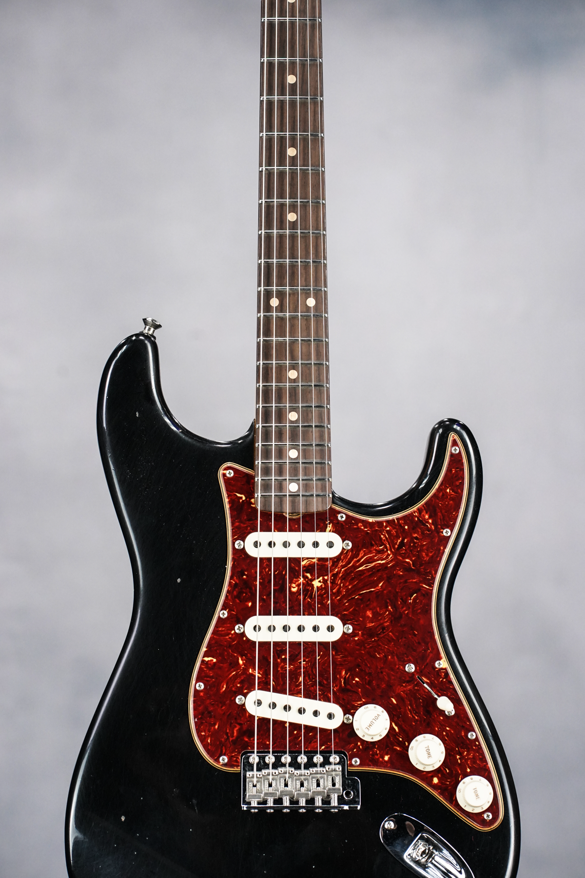 POSTMODERN STRAT RW - JOURNEYMAN RELIC WITH CLOSET CLASSIC HARDWARE, AGED BLACK