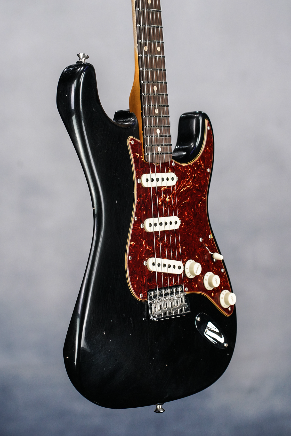 POSTMODERN STRAT RW - JOURNEYMAN RELIC WITH CLOSET CLASSIC HARDWARE, AGED BLACK