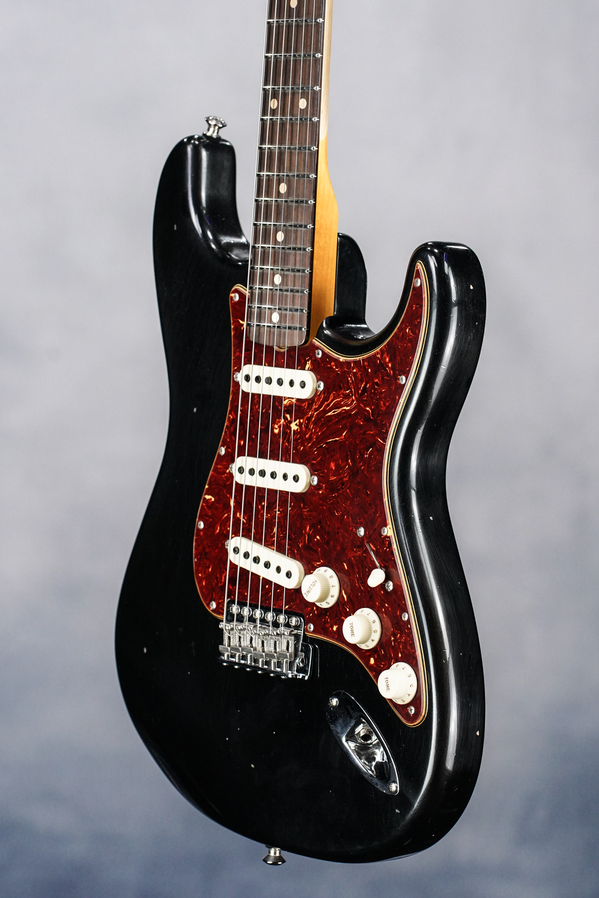 POSTMODERN STRAT RW - JOURNEYMAN RELIC WITH CLOSET CLASSIC HARDWARE, AGED BLACK