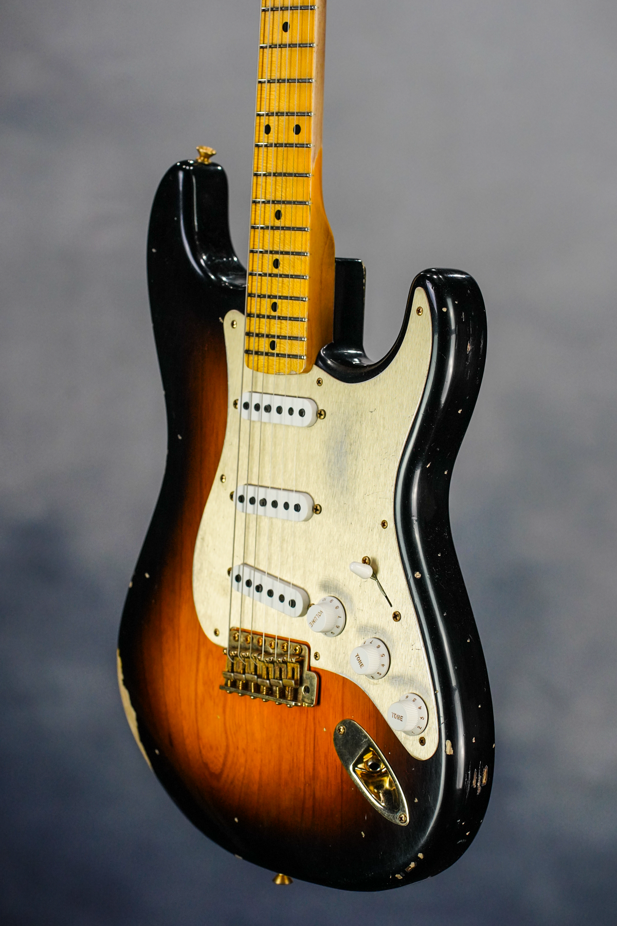 LTD 55 STRAT Relic Gold Hardware - Wide Fade 2 Tone Sunburst