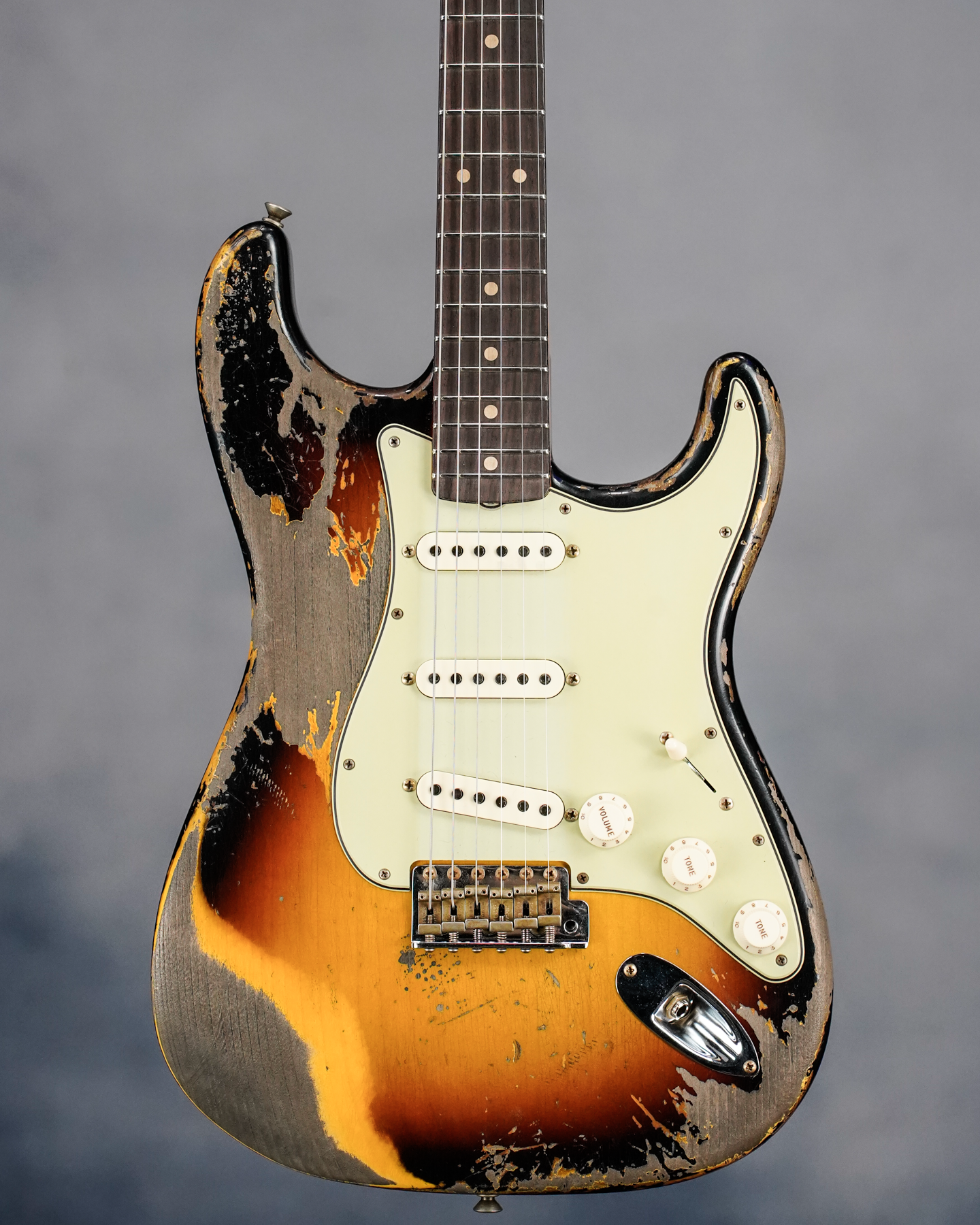 Limited Edition 1960 DualMag II Strat Heavy Relic - Faded Aged 3 Color Sunburst