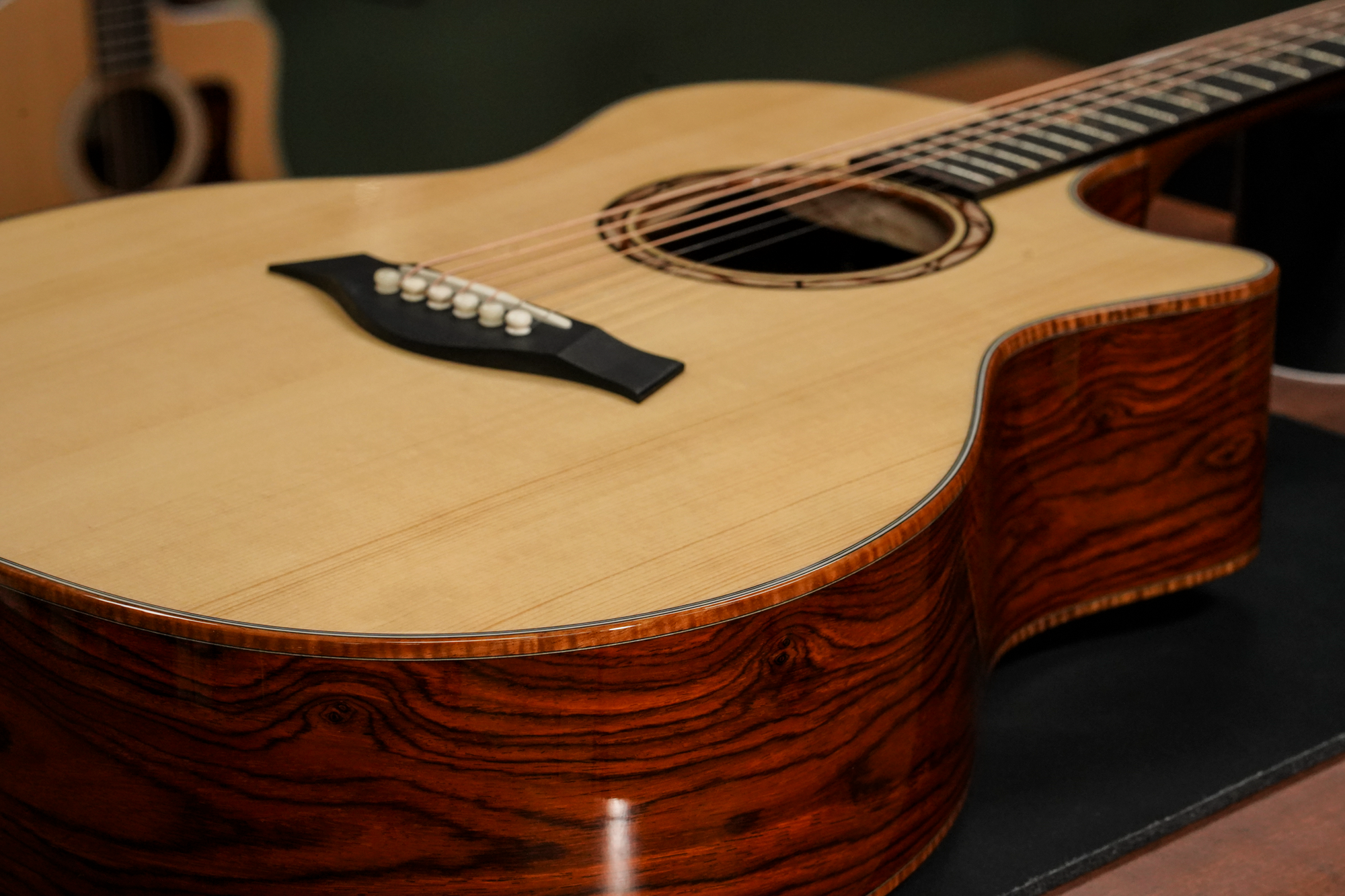 Custom Shop Grand Auditorium, Cocobolo, Beveled Armrest/Venetian Cutaway