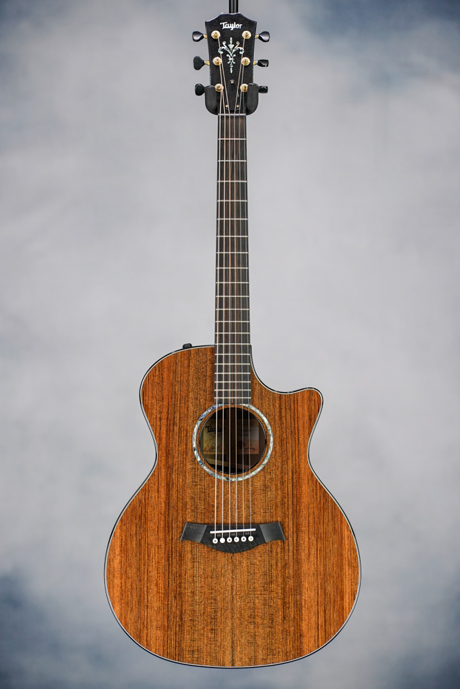 Custom Shop Grand Auditorium, Tasmanian Blackheart Sassafras