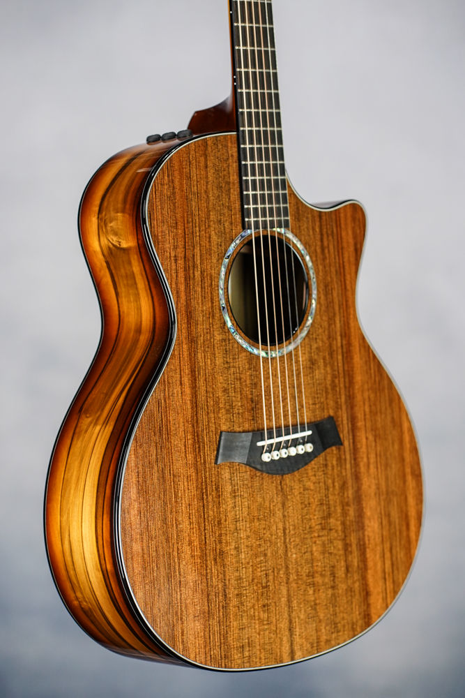 Custom Shop Grand Auditorium, Tasmanian Blackheart Sassafras