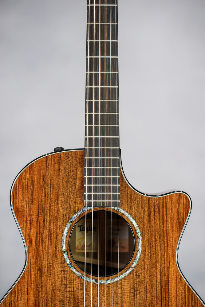 Custom Shop Grand Auditorium, Tasmanian Blackheart Sassafras