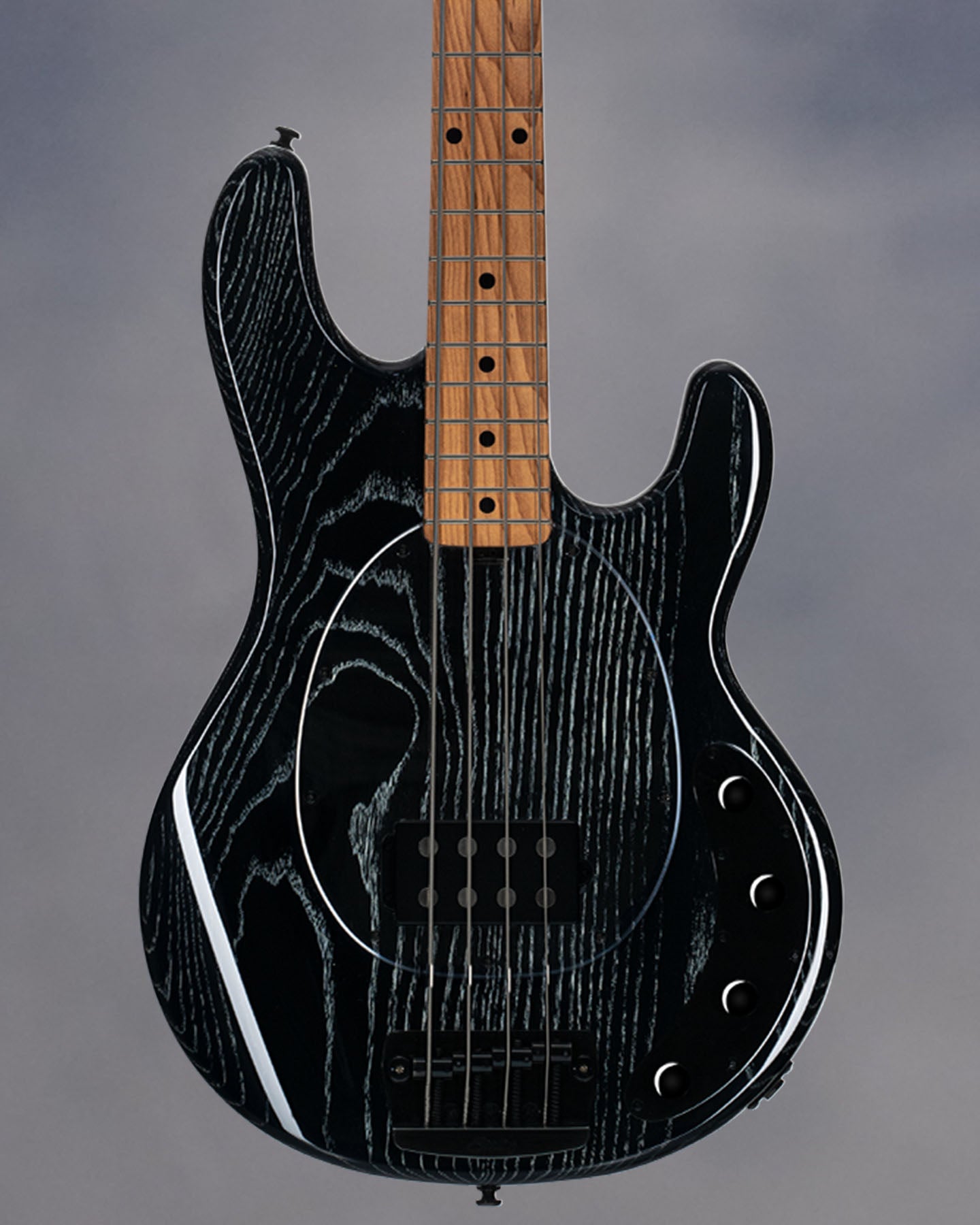 Sting Ray, Ashwood Black w/ White Grains